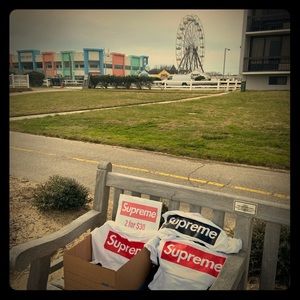 T shirt supreme design